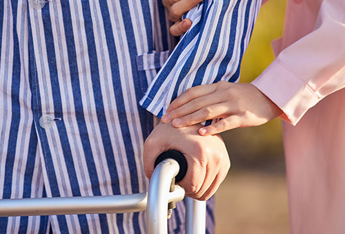 澳门人巴黎人6123网站官网，残联社区，残疾人，老人行走，残疾人护理